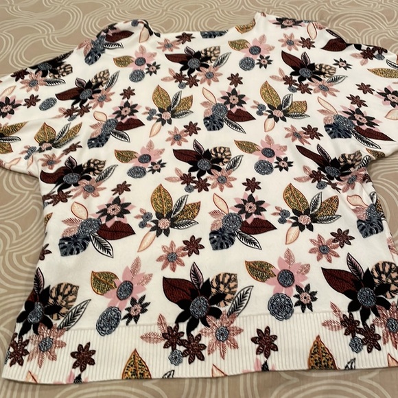 NWOT Premise sweater, floral print, rayon blend, v-neck, M - Picture 8 of 8